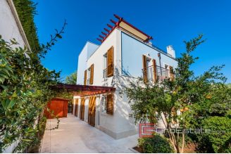 20 2013 36 Brac Villa sea view pool for sale