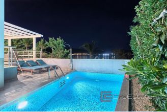 001 2021 212 island ciovo seafront villa with pool for sale 001 2021 212 island ciovo seafront villa with pool for sale