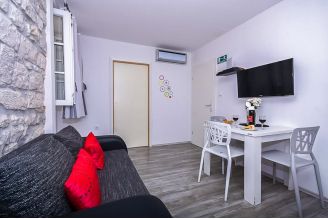 20 2019 70 Trogir stone house for sale
