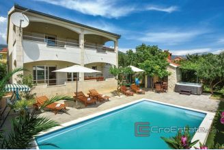001 2021 232 kastela villa with swimming pool for sale