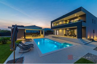 001 2019 112 Kastela new villa with pool for sale