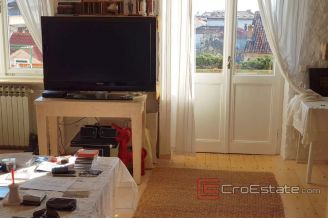 013 2021 217 split nicely decorated apartment for sale