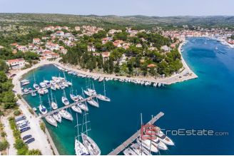 19 4913 30 Brac house sea view for sale