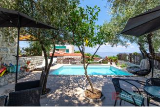 020 2011 107 Brac Semi detached house with sea view for sale