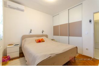 020 2011 107 Brac Semi detached house with sea view for sale