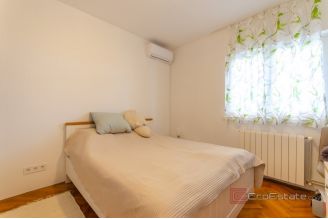 020 2011 107 Brac Semi detached house with sea view for sale