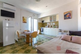 020 2011 107 Brac Semi detached house with sea view for sale