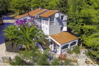 013 3474 30 island brac house overlooking sea for sale