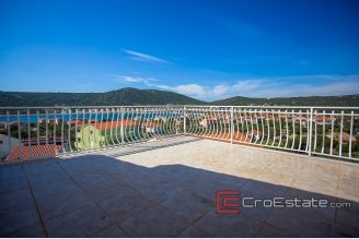 01 2019 90 Trogir area house sea view for sale