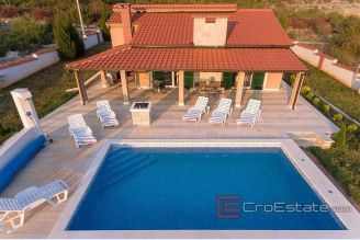 001 2026 68 modern villa with pool near Split