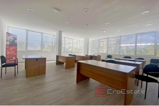 001 2027 38 split attractive office space for rent