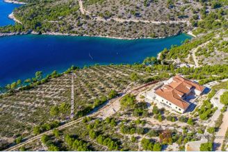001 2034 09 island brac seafront villa for sale