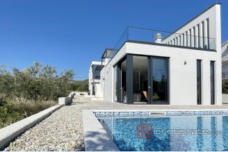 001 2035 04 Trogir Modern villa with pool for sale