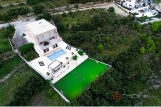 001 2029 17 Split area Villa with pool and for sale