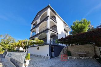 001 2025 91 Trogir Decorated spacious house with sea view for sale