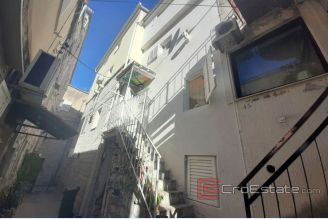 001 2016 485 Trogir house in a row on 4 floors for sale