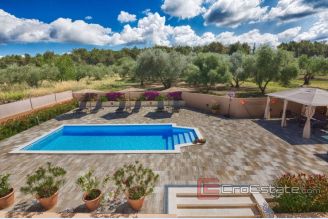 001 2040 03 Zadar house with pool and sea view for sale