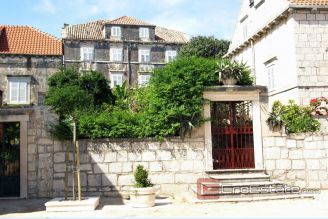 001 2041 08 peljesac hostoric stone vila for sale