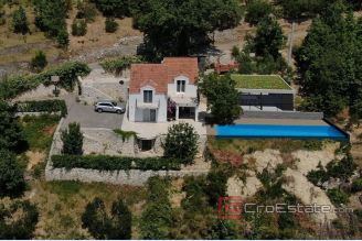 001 2022 325 Omis unique property with pool and sea view for sale