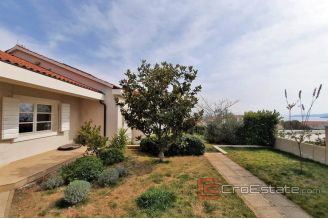 016 2038 09 near sibenik villa with pool for sale