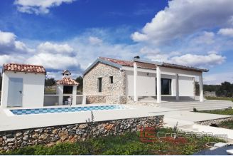 001 5087 30 Trogir house with pool and sea view for sale