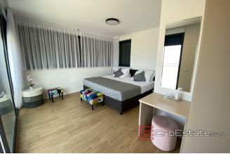 020 2043 22 near split luxury villa with pool for sale