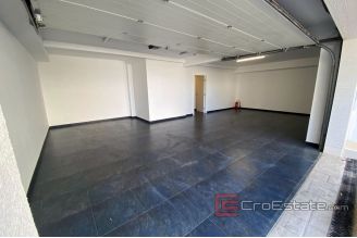 020 2043 22 near split luxury villa with pool for sale