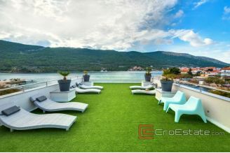 012 2018 187 Sibenik house first row to the sea for sale