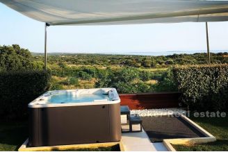 020 2040 22 Pag luxury villa with pool and sea view for sale