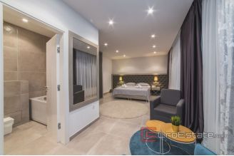 020 2035 38 Trogir luxury villa with pool for sale