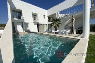 001 2043 33 near zadar unique villa for sale