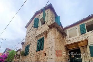 001 2040 25 trogir apartment in stone house for sale