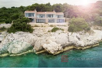 001 2031 45 Ciovo stone house for sale