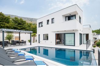 020 001 2022 343 near split villa with pool and sea view for sale