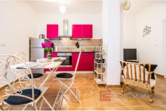 013 Kastela apartment house with sea view