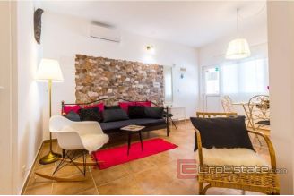 013 Kastela apartment house with sea view