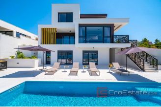 021 2021 311 Novigrad villa first row to the sea for sale