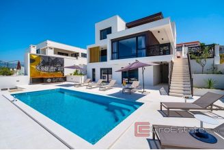 021 2021 311 Novigrad villa first row to the sea for sale