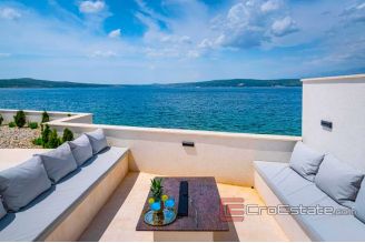 021 2021 311 Novigrad villa first row to the sea for sale