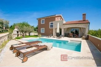 001 1014 01 Porec villa with pool for sale