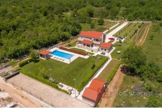 001 2041 41 near split Beautiful large estate in a quiet location for sale