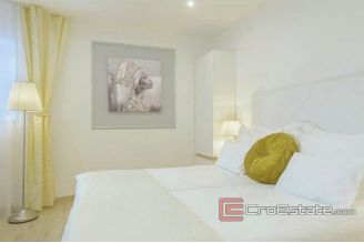 010 2016 518 Split apartment in unique location for sale