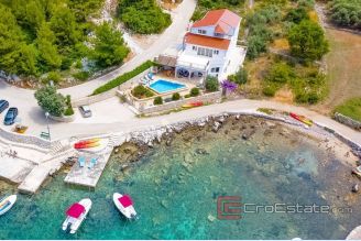 001 5159 30 Korcula apartment house first row to the sea for sale