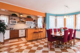018 5161 30 Vodice luxury villa with pool for sale