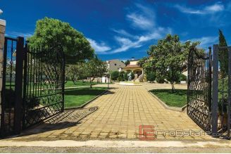 018 5161 30 Vodice luxury villa with pool for sale