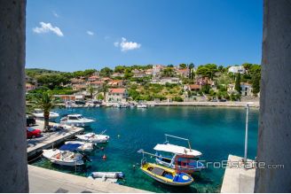 16 2011 101 Brac stone house seafront for sale
