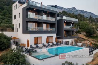 001 5174 30 Makarska property with pool and sea view for sale