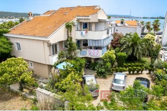 001 5188 30 Zadar Apartment house near the sea for sale