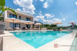 001 2043 56 near split house for sale