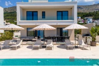 020 2043 56 near split house for sale